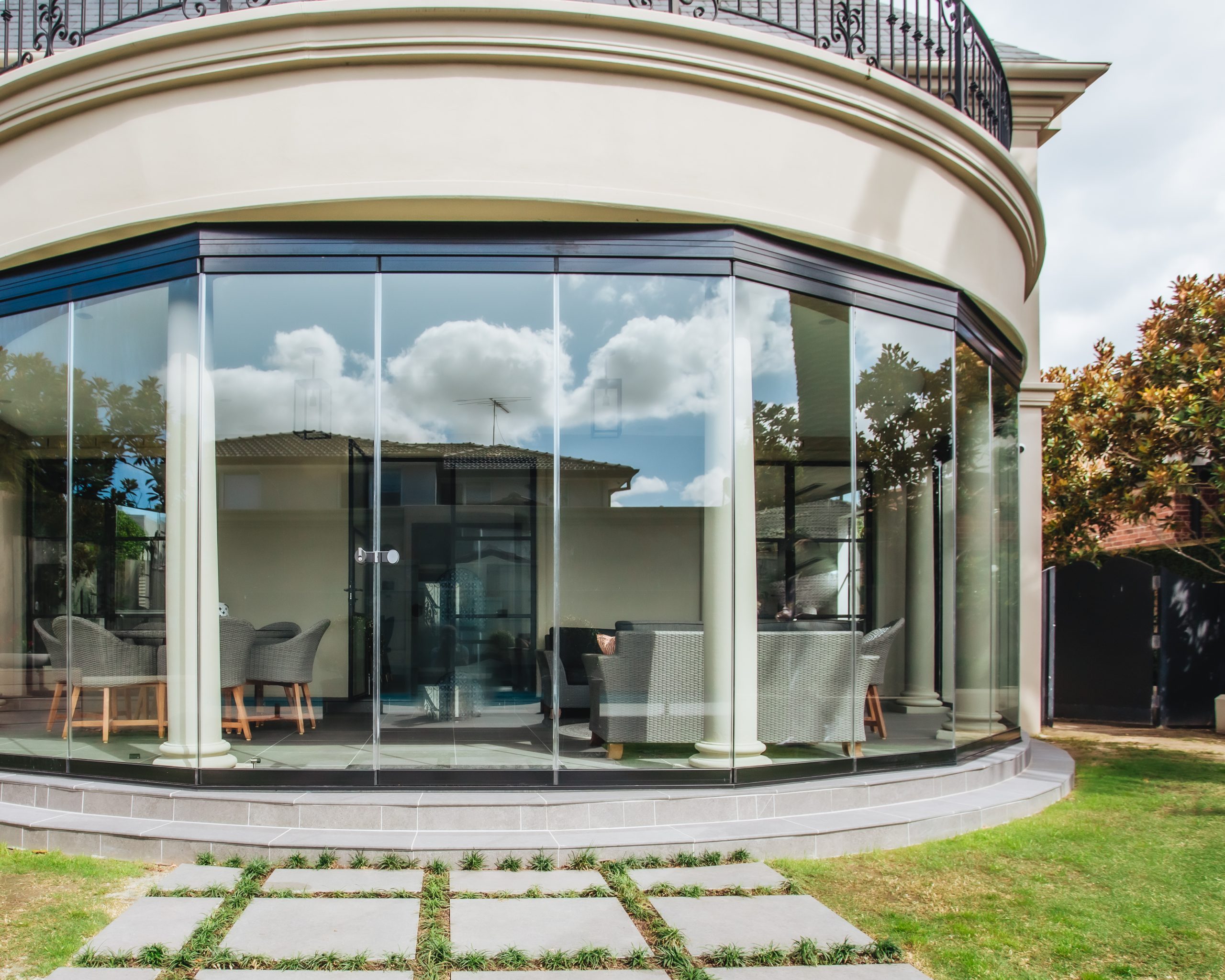 Enclosed alfresco with curved glass