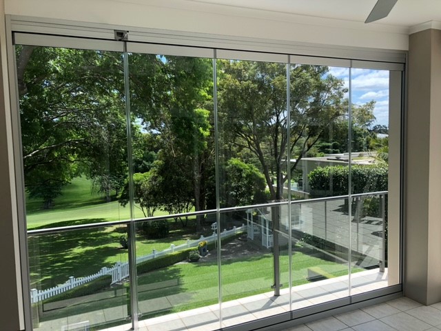 balcony glass enclosure