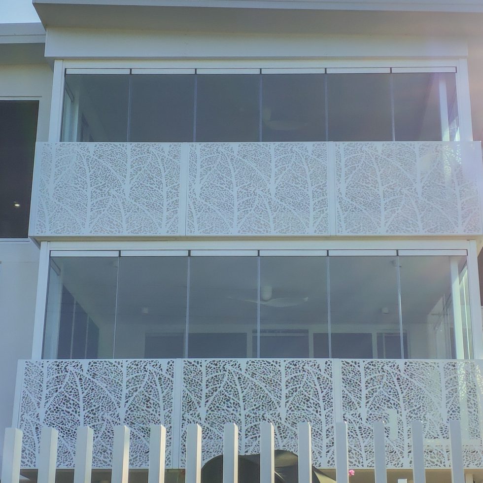 Bifold Doors – Clear Edge Frameless Glass