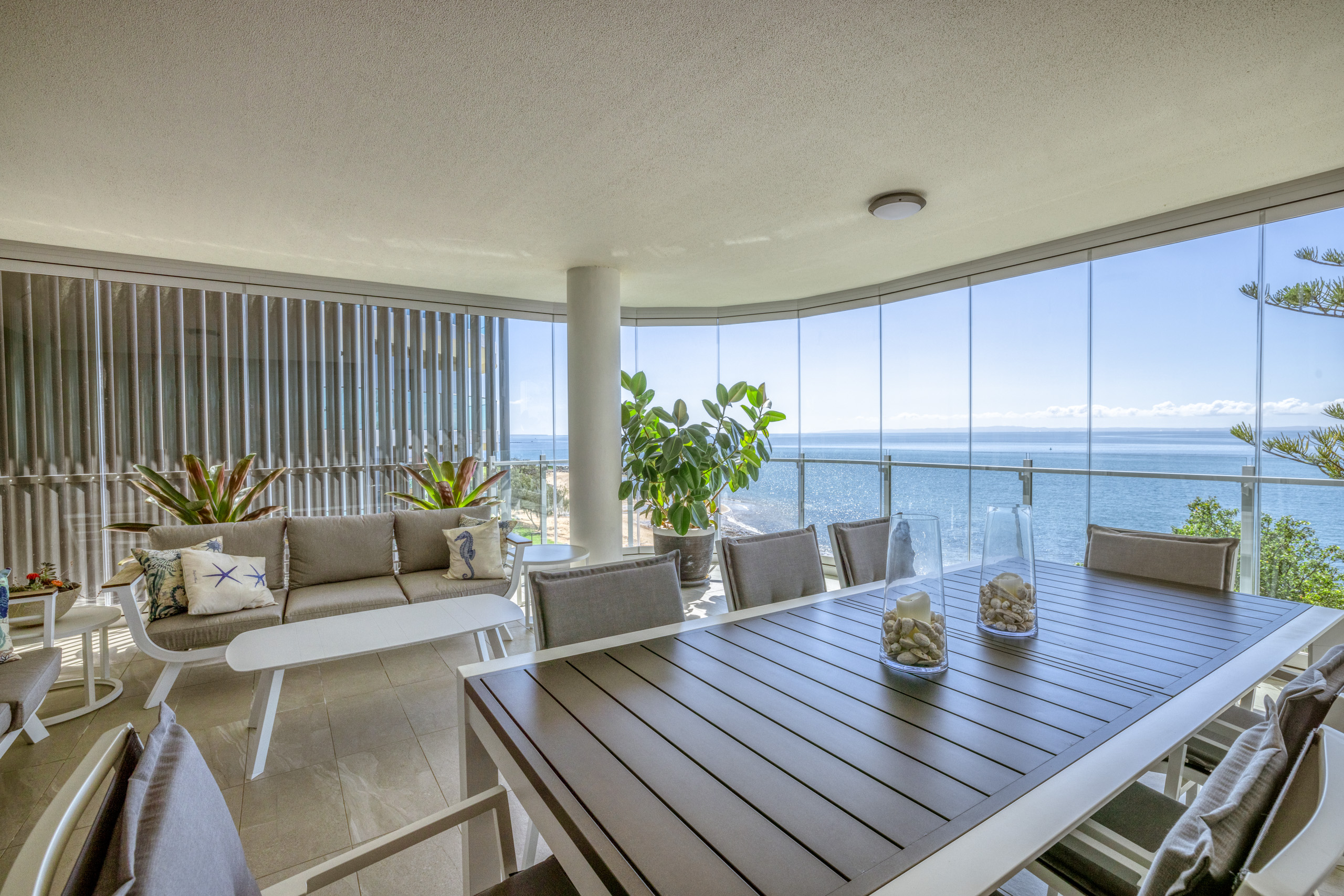 SunburstStudio_06A2555-HDR-Edit-Edit Frameless glass balcony enclosure installed in Brisbane home
